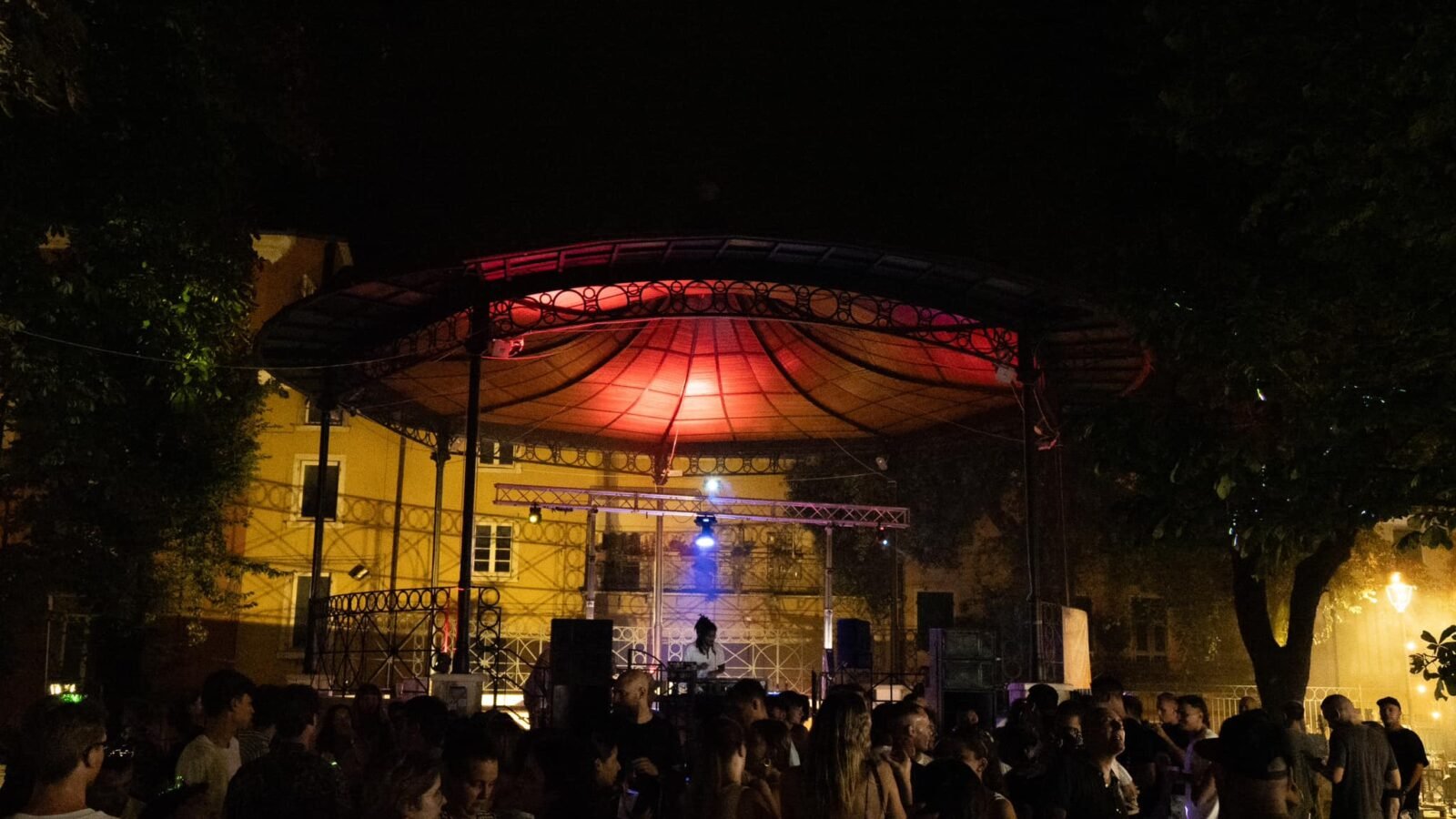 Il palco del concerto serale al District Market 2024