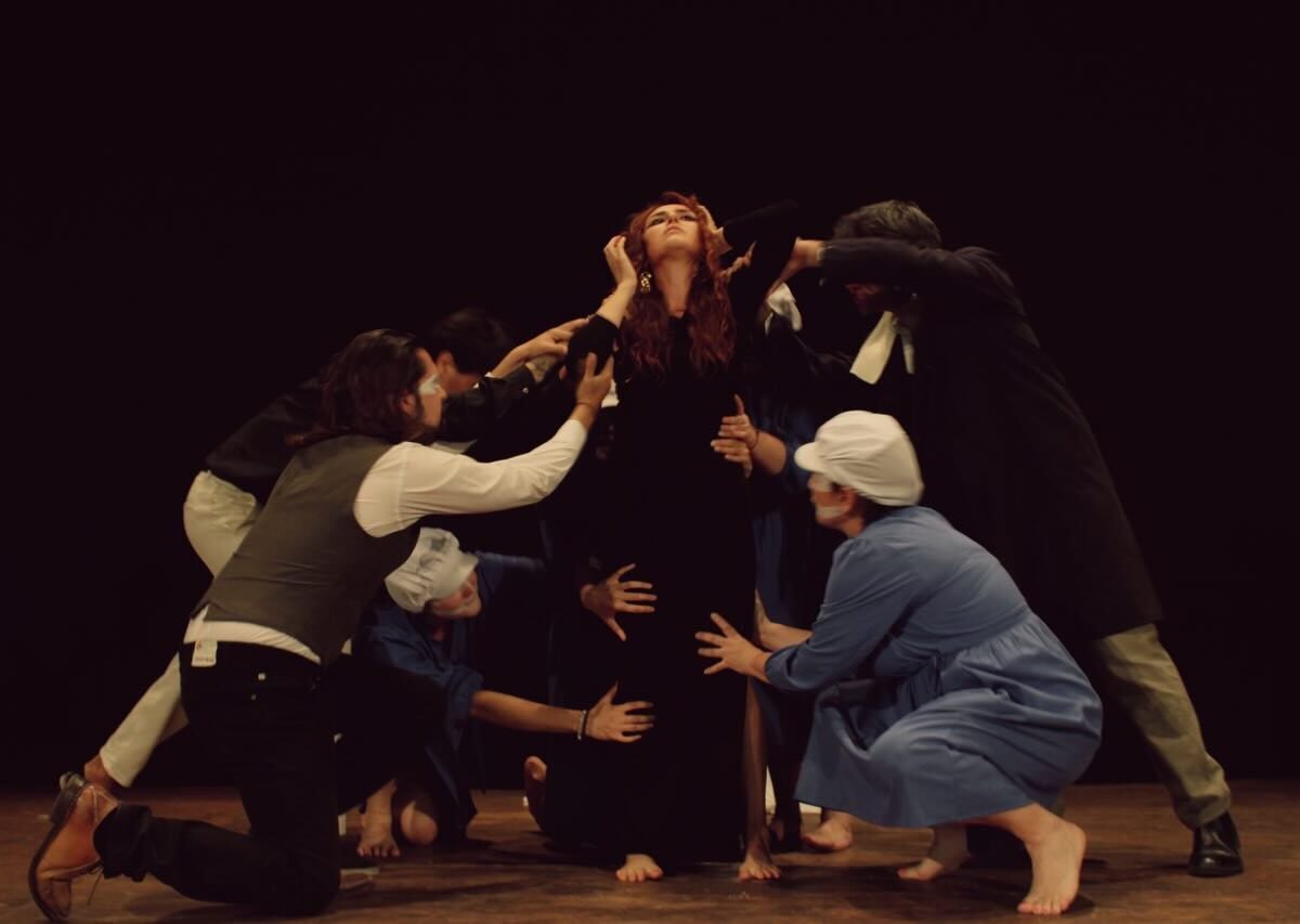 Una scena di «Medea» al Teatro Garibaldi di Carrara