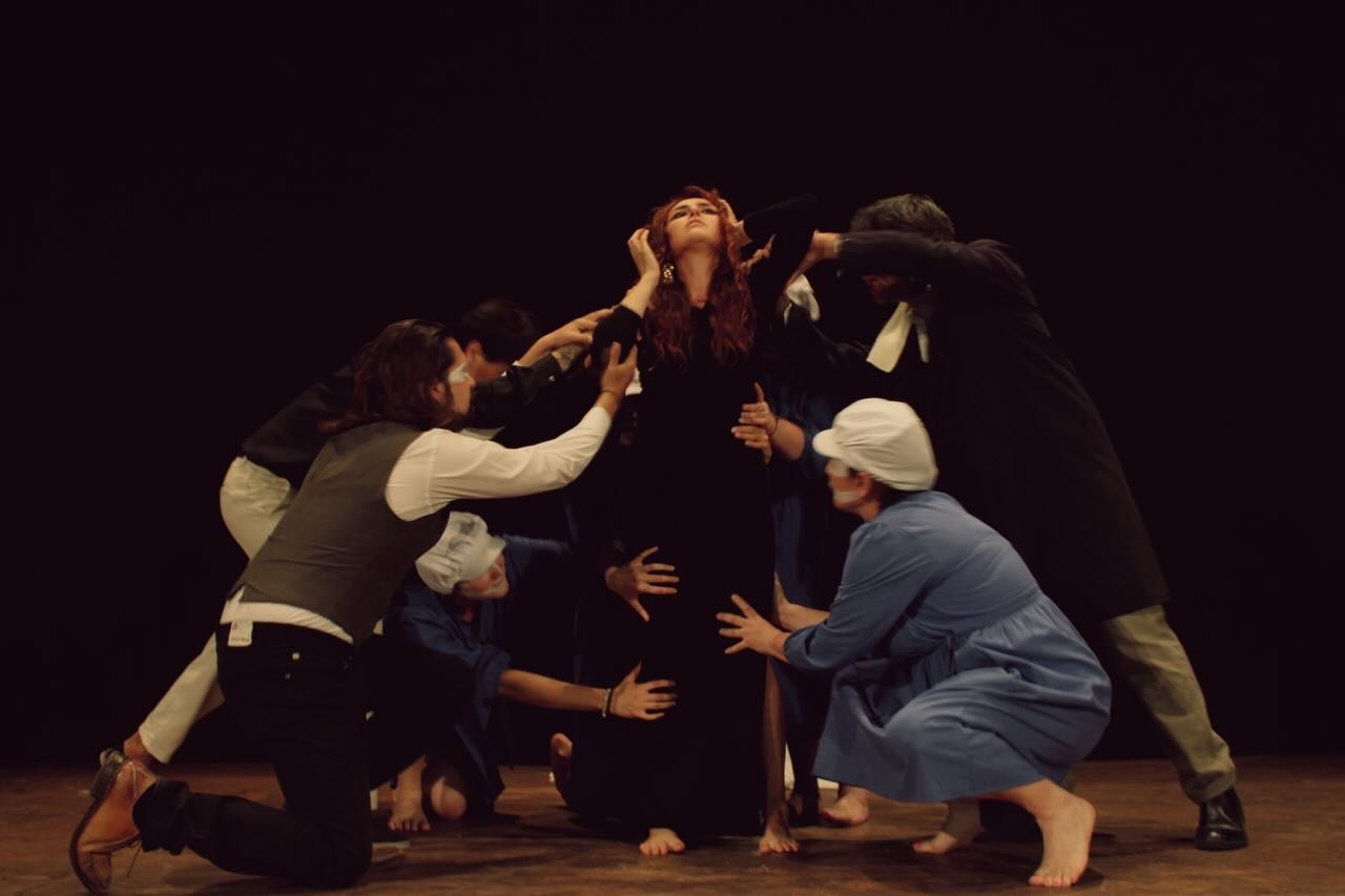 Una scena di «Medea» al Teatro Garibaldi di Carrara